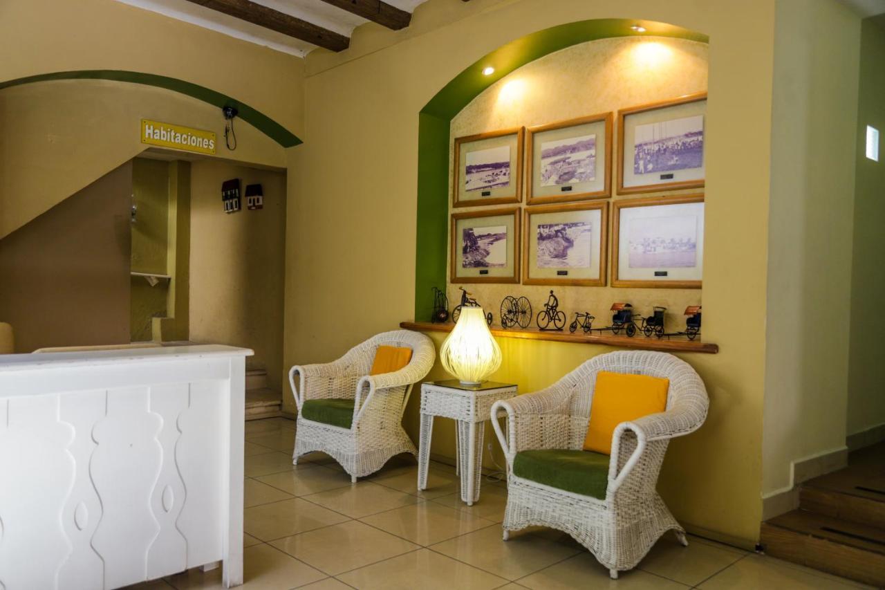 Hotel Peten Express Flores Eksteriør billede